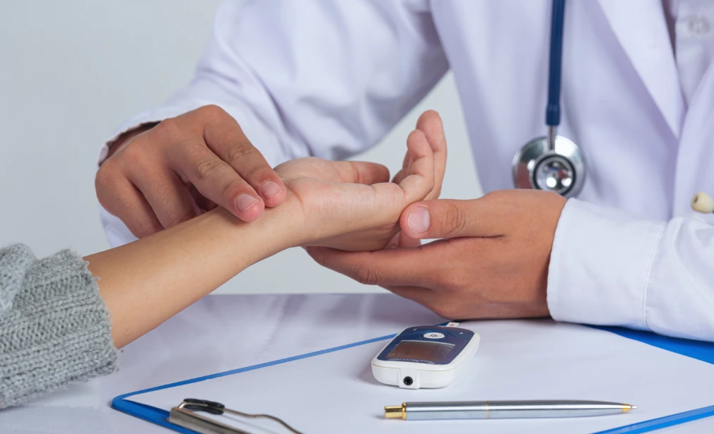 General Medicine & Diabetology care at Heal Tree Hospital Neelankarai
